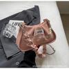 Bolso pequeño de axila de nicho francés para mujer 2024 Nueva moda Bolso cruzado plisado Explosiones populares Bolso de terciopelo para el trabajo