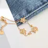 Estilo Minimalista de Lujo Nicho Pulsera de Acero de Titanio Incrustada con Pedrería de Estrella de Cinco Puntas para Mujer Moda Commute Joyería de Mano de Estrella de Lujo Ligero Transfronteriza