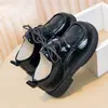 Zapatos de cuero para niñas 2026 nuevos de verano, zapatos sencillos negros versátiles para estudiantes, zapatos casuales de suela blanda para niños mayores