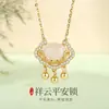 Pingente Personalizado Tichia Cadeado Seguro Xiangyun para Mulheres Prata de Lei S925 Nova Chinoiserie Tendência Nacional Calcedônia Branca Colar Cadeado Ruyi