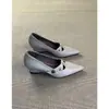 Versión de cuero suave~Zapatos de tacón de cuña retro de cuero suave con punta de camelia, poco profundos, de una sola pieza para mujer, versátiles para ir al trabajo, zapatos Mary Jane de tacón alto