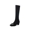 Botines retro negros de punta cuadrada estilo francés con tacón medio grueso, adornos de pedrería, diseño elástico, ajuste ceñido y estilo de bota alta para mujer, adecuados para otoño e invierno.