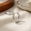 Brincos Geométricos de Nova Moda Europeia e Americana Transfronteiriços, Simples e Estilosos, com Textura Metálica para Mulheres