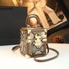 Bolsa Feminina Rivet 2026 Nova Retrô Mais Vendida em Couro Genuíno, Bolsa Caixa de Alto Padrão, Bolsa de Mão Fashion, Bolsa Transversal de Ombro