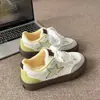 Tênis Estrela para Mulheres 2026 Novos Sapatos Versáteis de Nicho para Primavera e Outono Malha Respirável Esportivos Sola Grossa Sapatos Brancos