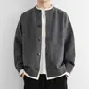 Chaqueta de punto tipo cárdigan de dos piezas falsas para hombre, marca de alta gama de moda de invierno, estilo casual simple versátil perezoso, chaqueta suéter