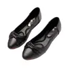 Mocasines de piel suave para mujer 2026 otoño nuevo estilo poco profundos versátiles zapatos de suela blanda para mujeres embarazadas y madres zapatos planos profesionales