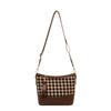 Bolso Cubo Versátil de Alta Gama Estilo Coreano Nuevo Diseño de Nicho 2026 Bolso de Hombro Cruzado con Correa Ancha para Mujer Otoño e Invierno