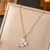 Collar transfronterizo europeo y americano con corazón de circón microincrustado y trébol de cuatro hojas para mujer, accesorio elegante de lujo ligero, cadena de clavícula de acero inoxidable de moda
