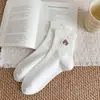 Meias Bordadas Fofas Femininas com Renda Floral Laço Meia de Cano Médio Merade Retrô Tons de Café Combinação Primavera e Outono com Sapatos de Couro Pequenos Meias Femininas