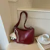 Nuevo diseño de nicho para principios de otoño de 2026, bolso simple y elegante para debajo del brazo, bolso de hombro de color liso de moda chic para el trabajo