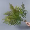 Plantas verdes artificiales en stock, manojos de helecho, hojas de helecho, hierba de helecho para decoración de paredes interiores y diseño de paisajes, césped artificial al por mayor