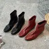 ¡Más suave y cómodo de llevar! Simples y versátiles, estos nuevos botines de moda de piel de oveja, con punta cuadrada, modernos y de piel lavada, cuentan con una cremallera trasera