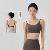 Nuevo top de yoga de ácido hialurónico, sin costuras, hecho con Lycra para una sensación agradable al tacto, estilo básico, con un diseño que estiliza la cintura y copas incorporadas