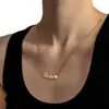 Moda Europeia e Americana DIY Colar com Pingente de Letra Cortada em Aço Inoxidável Novo para Mulheres Nicho de Luxo Letras Banhadas a Ouro