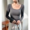 Camiseta Branca com Gola Quadrada Francesa de Manga Longa para Mulheres 2025 Outono Novo Design Camisa Top de Camada Interna com Fio