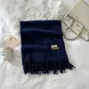 Bufanda de Cachemir Sintético para Mujer Otoño e Invierno Bufanda de Color Puro 2025 Otoño e Invierno Nueva Moda Bufanda Cálida de Longitud Media de Gama Alta