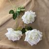 [Material de flor blanca] Arreglo floral de hortensia, rosa, flor de pasto escarchado con decoración de material de hoja de niebla de techo de pasto, flor de simulación para boda