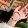 Pulsera de Abalorio de Madera Perla SleepDiseño original con madera de agarwood natural y perlas de agua dulce, una delicada pulsera de gota estilo chino con un estilo nacional, estética Zen y encanto elegante