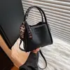 Bolsas Versátiles para el Viaje Diario, Bolsos Cubo de Moda Retro para Chicas, Bolsos Cruzados de Bufanda de Seda de Gama Alta de Nicho, Bolsos de Mano