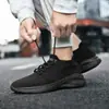 Zapatillas de deporte informales de tejido volador para primavera y verano, nuevas, para hombre y mujer, de caña baja, sencillas y casuales.