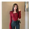 Blusa feminina de base preta, suéter de gola quadrada, manga longa, sexy, justa ao corpo, tricô estilo francês para expor a clavícula, macia e aconchegante para o outono