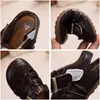Sandalias Cerradas para Niñas Estilo Coreano Color Caramelo 2026 Verano Nuevas Zapatos Huecos de Jaula de Cerdo con Suela Suave Zapatos de Playa para Niños Modernos
