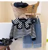 Conjunto de Menina Primavera/Outono 2026 Transfronteiriço: Conjunto de Duas Peças: Moletom de Manga Longa com Gola Listrada + Calça Jeans com Miçangas