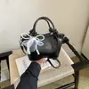Bolsa feminina de ombro único e transversal, popular, com temperamento, nova, estilosa, simples para o dia a dia, para ir ao trabalho, com textura, verão 2026