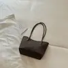 Nova bolsa tote de grande capacidade para o início do outono de 2026, bolsa de ombro simples para mulheres, bolsa de mão estilosa e atraente