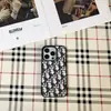 Letra D Europea y Americana Adecuada para Iphone16/15/14Promax Apple 13/17 Agujero Grande Funda para Teléfono Lujo Gama Alta