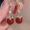 Novos brincos de pérola vermelha de design de nicho de alta qualidade, brincos com fecho de espiga de trigo, brincos de estilo de nicho, atacado