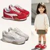 Zapatos para niños, zapatillas de entrenamiento rojas de suela blanda para niñas, modelo nuevo de otoño 2026 para estudiantes, zapatillas deportivas transpirables de malla para niños