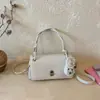 Bolsa de Ombro Único para Axila Nova Estilosa Tendência Verão 2026 Grande Capacidade Elegante de Alto Valor para Mulheres