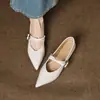 Versión de cuero suave de exquisitos zapatos de mujer de estilo coreano de punta fina y tacón bajo, perfectos para combinar con faldas en otoño de 2026, cómodos zapatos planos Mary Jane