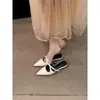 Primeiro Encontro com os Mules Elegantes Fechados no Bico com Salto Bloco Estilo Francês para Mulheres, Adequados para Uso ao Ar Livre, Novo Design Retrô Apontado Primavera/Verão 2025