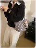 Bolsa de Axila de Bolinhas Feminina 2026 Moda Novo Estilo Outono Retrô Toque de Luxo Bolsa de Ombro Único Bolsa Transversal de Grande Capacidade