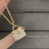Colar Kelly Bag V Ouro Versão de Luxo Completa em Diamante Carta de Amor H Banhado a Ouro Rosa 18K Corrente para Clavícula Kelly Bag para Mulheres