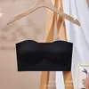 Camisola Corta de Seda Helada Sin Costuras para Mujer con Almohadillas en el Pecho, Tirantes Invisibles y Sujetador Push-Up Incorporado