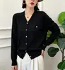 Cardigan Tricot Bordado Veludo Andi Outono Novo Gola V para Mulheres, Estilo Francês Botão Coração Amoroso Suave Casaco Suéter de Manga Longa