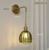 Lámpara de Pared Retro Japonesa de Cobre y Cristal Ámbar con Flor Pequeña para Mesita de Noche, Entrada de Dormitorio, Pasillo, Lámpara de Entrada Simple Moderna