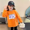Camiseta de manga comprida 100% algodão para meninas, novo estilo primavera e outono 2026, camiseta básica estilosa de gola redonda para meninas mais velhas