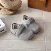 Sapatos de Bebê Estilo Coreano 2026 Inverno Tecido de Lã Infantil Peles Sapatos Birken Unissex Versátil Solado Macio Mocassins