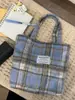 Bolsa Xadrez de Grande Capacidade para o Dia a Dia Nova Coleção Outono/Inverno 2026 Bolsa de Ombro Xadrez de Lã Bolsa Tote Versátil de Alta Qualidade