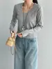 Capa base estilo coreano para principios de primavera~Camiseta de manga larga con cuello en U para mujer, top corto versátil y adelgazante para usar en capas N8229