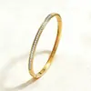 Bestseller transfronterizo europeo y americano, juego de 5 pulseras de cintura delgada para mujer, acero inoxidable con recubrimiento al vacío de 18 quilates, accesorios de mano de nicho y elegantes