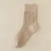 Meias Femininas Outono e Inverno Meias de Cano Médio Forradas com Lã Engrossadas Tricô em Ponto Trançado Meias Longas Femininas Meias Grossas Atacado Meias de Inverno Quentes Femininas
