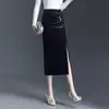 Falda midi de terciopelo, nuevo modelo primavera/otoño 2026, recta de cintura alta, versátil, a la moda, elegante, con abertura y diseño ajustado al cuerpo