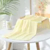 Juego de Toallas Rayadas de Terciopelo Coral, Juego de Cinco Piezas, Absorbente, Secado Rápido, Limpieza, Baño, Lavado de Cara, Uso Doméstico, Suave, Amigable con la Piel, Absorbente