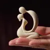 Escultura em Buxo Jane Eyre Casal se Beijando Coração a Coração Ornamento Criativo Artesanato em Madeira